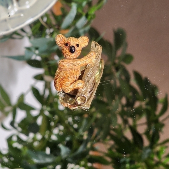 Gerrys' Vintage Koala Bear Brooch on Tree Branch Darling! CUTE - Picture 3 of 6